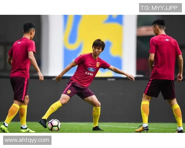 中国男篮迎战立陶宛强强对决引发球迷热议与期待